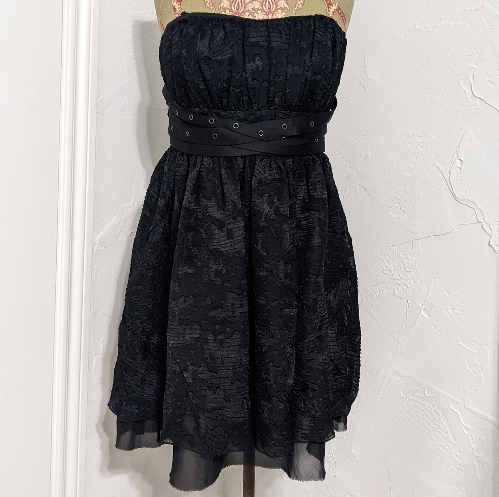 BCBGeneration black lace knee length strapless flare mini dress sz 10 bcbg